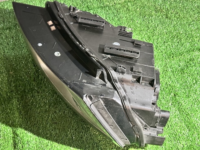 VAG 8R0941030AJ Фара правая в наличии Тернополь