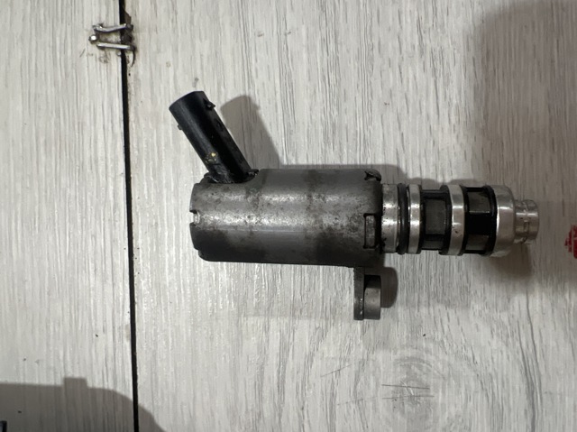  Клапан положения распредвала 06M115393D VAG
