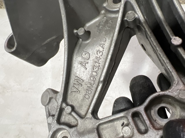 VAG 06M903143AJ Кронштейн генератора в наличии Хмельницкий