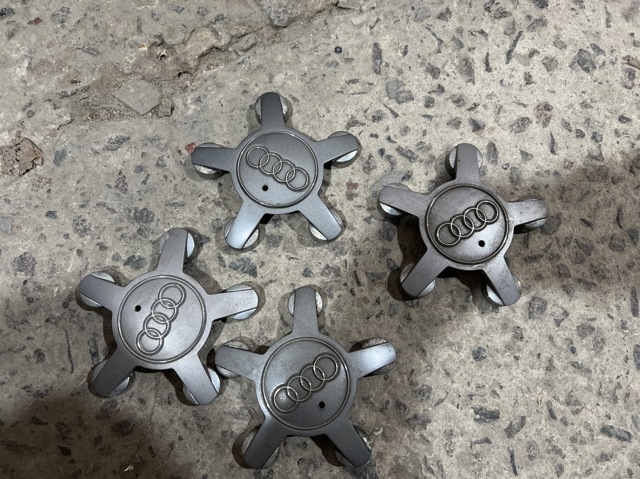 Колпаки на колеса 4F0601165 VAG