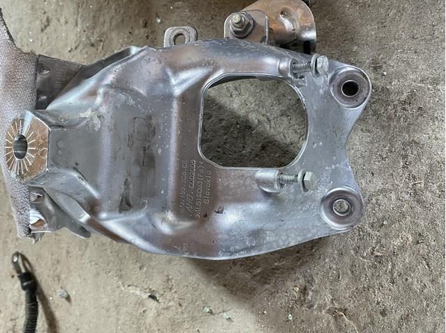 Кронштейн подушки (опоры) двигателя, правой 4M0199308CE VAG