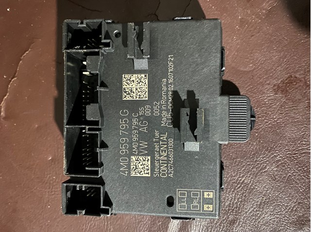 Блок комфорта задней двери 4M0959795G VAG