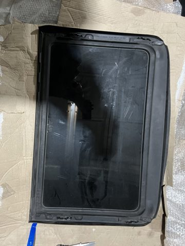 4M8877055 Крышка люка крыши передняя купить Каменское