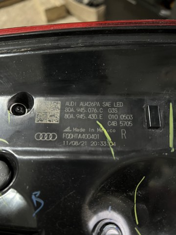 Фонарь задний правый 80A945076C VAG