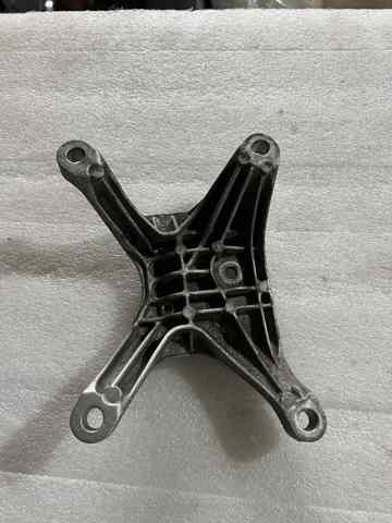 Кронштейн подушки коробки передач 8W0399118C VAG