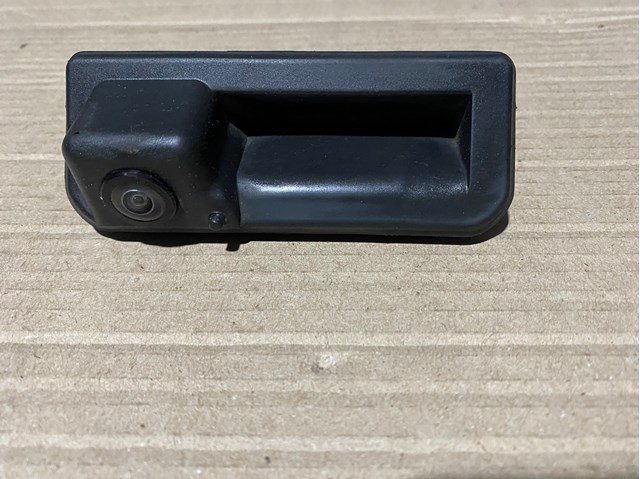 Камера заднего вида 8W8827566C VAG