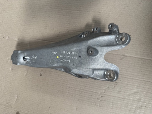 Кронштейн подушки (опоры) двигателя, задней 9J1199208C PORSCHE
