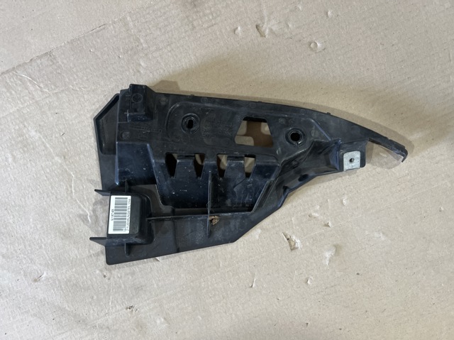 Направляющая заднего бампера, левая 9J1807405 PORSCHE