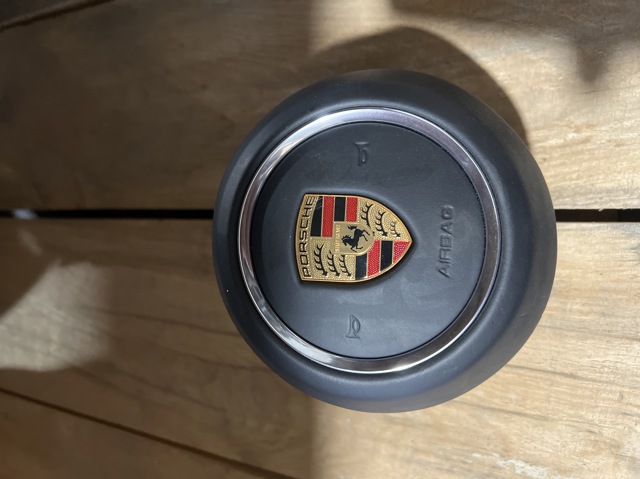 Подушка безопасности водителя 9J1880201D PORSCHE
