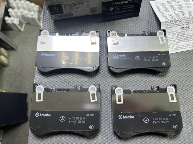 MERCEDES 0004201006 Передние тормозные колодки в наличии Черновцы