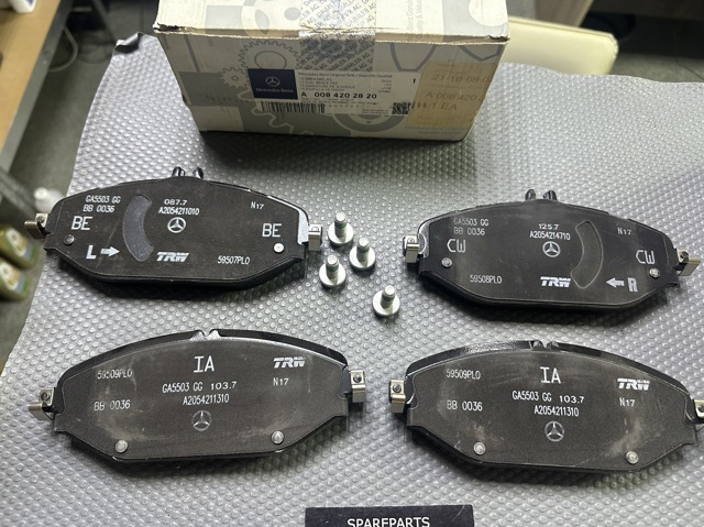 0084202820 MERCEDES Передние тормозные колодки купить в Черновцы