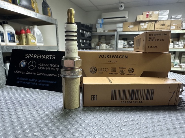 Свеча зажигания 101000051AA VAG