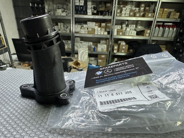 Штуцер блока системы охлаждения 11118511205 BMW