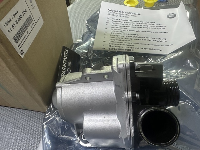 11515A05704 BMW Помпа купить в Украина