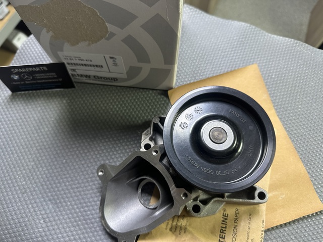 Насос охлаждения 11517790472 BMW