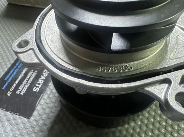 11518678905 BMW Помпа водяная (насос) охлаждения купить в Ужгород