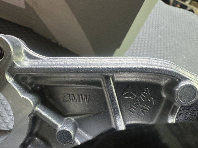 BMW 11518678905 Помпа водяная (насос) охлаждения в наличии Полтава