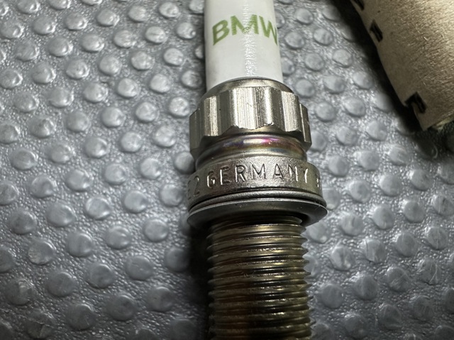 BMW 12120037244 Свечи зажигания в наличии Хмельницкий