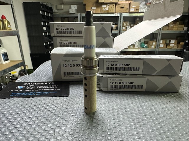 Свеча зажигания 12120037582 BMW