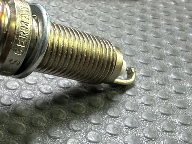 BMW 12120037582 Свечи зажигания в наличии Николаев