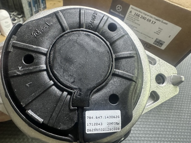 1662406917 MERCEDES Правая подушка двигателя купить в Днепр
