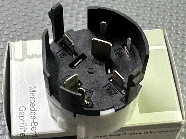 1685451004 MERCEDES Контактная группа замка зажигания купить в Кривой Рог