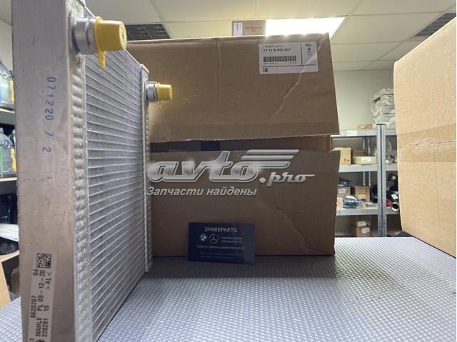 Радиатор охлаждения двигателя, правый 17118620207 BMW