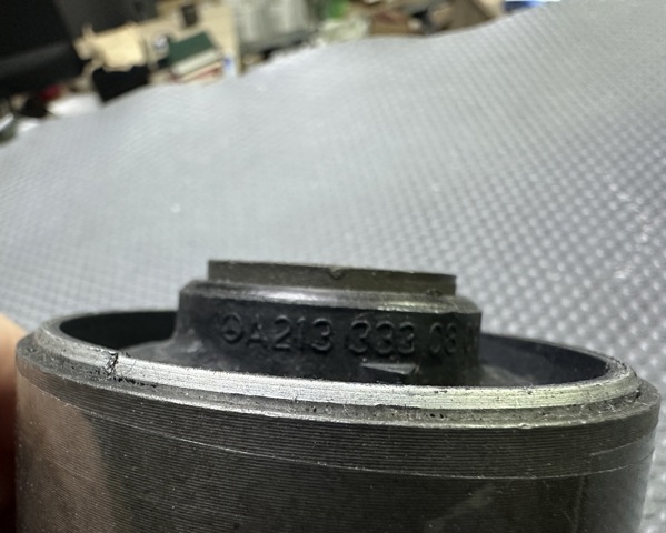 2133330800 MERCEDES Сайлентблок переднего рычага купить в Николаев