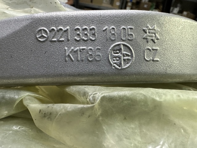 A2213306411 MERCEDES Нижний рычаг купить в Днепр