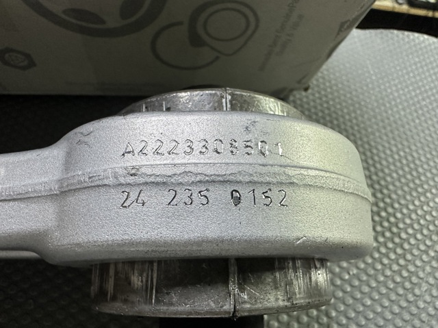 MERCEDES 2223308501 Рычаг передней подвески нижний левый/правый в наличии Павлоград