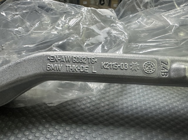 BMW 31106888855 Рычаг передней подвески нижний левый в наличии Украина