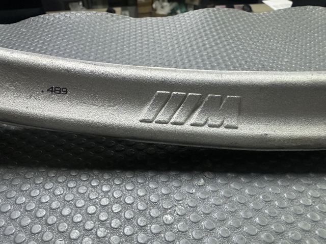 Рычаг передней подвески нижний, правый 31108095666 BMW