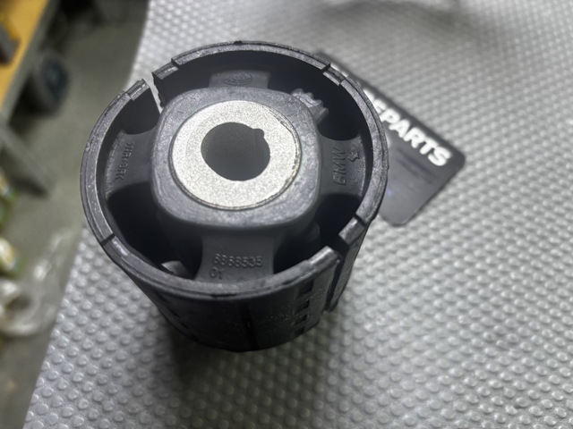 33316868535 BMW Сайлентблок задней балки (подрамника) купить в Полтава