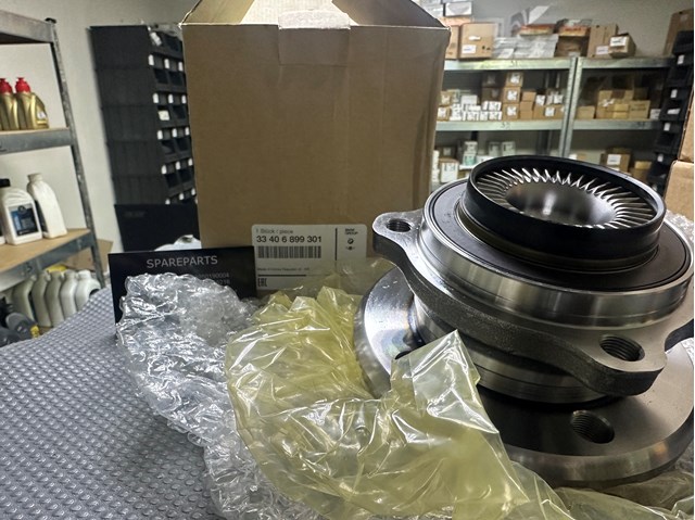 Подшипник в сборе со ступицей передний 33406899301 BMW