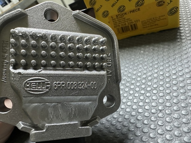 HELLA 6PR008324101 Датчик уровня масла в наличии Николаев