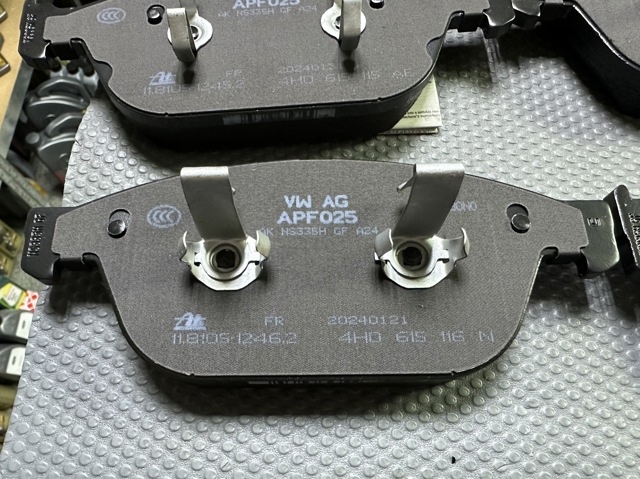 VAG 8R0698151AF Колодки тормозные передние дисковые в наличии Одесса
