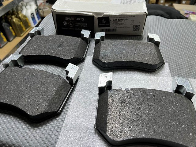 A0004200604 MERCEDES Передние тормозные колодки купить в Чернигов