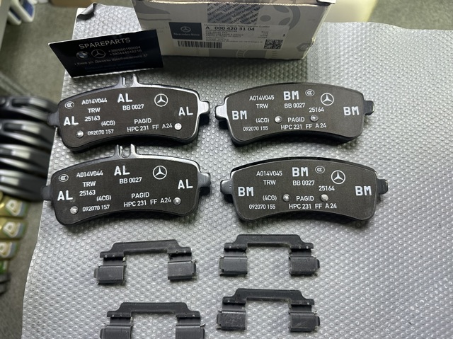 Задние дисковые колодки A0004203104 MERCEDES