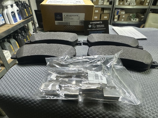 Колодки тормозные дисковые комплект A0004209304 MERCEDES