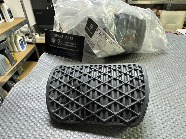 Накладка педали тормоза A1232910082 MERCEDES