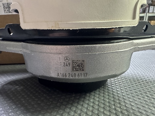 A1662406117 MERCEDES Правая подушка двигателя купить в Львов