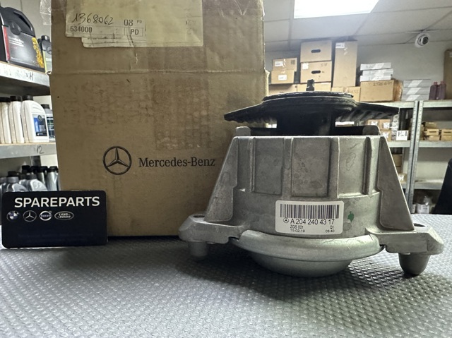 Подушка (опора) двигателя, передняя A2042404317 MERCEDES