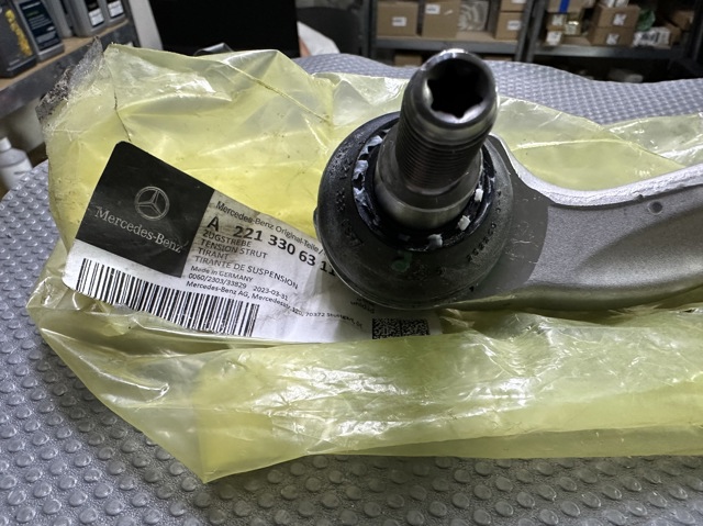 Рычаг передний нижний левый A2213306311 MERCEDES