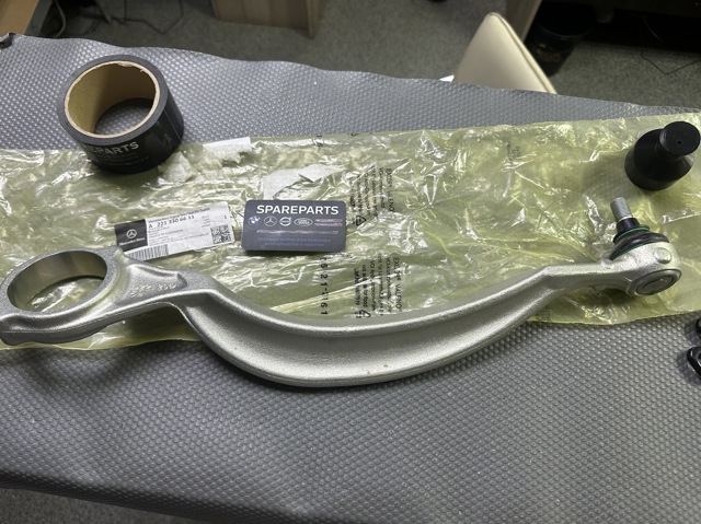 MERCEDES A2213306611 Рычаг передней подвески нижний правый в наличии Хмельницкий