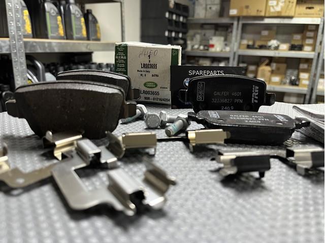 Колодки тормозные задние, дисковые LR003655 LAND ROVER