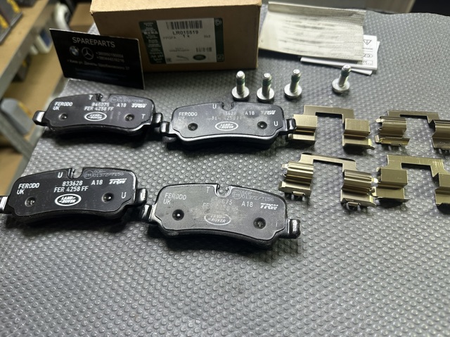LAND ROVER LR015519 Колодки тормозные задние дисковые в наличии Сумы