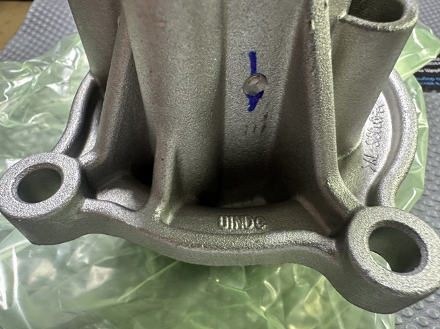 Водяной насос LR022688 LAND ROVER