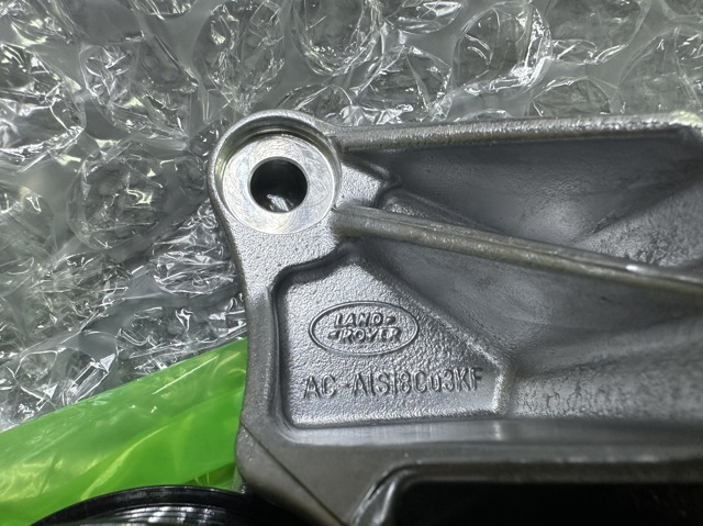LAND ROVER LR022810 Паразитный ролик в наличии Киев