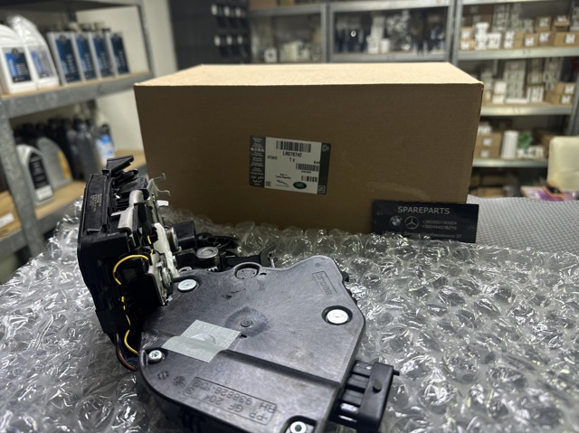 Замок задней правой двери  LR078742 LAND ROVER