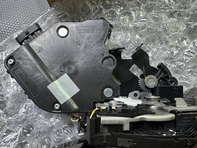 LR078748 LAND ROVER Замок двери задней левой купить в Житомир